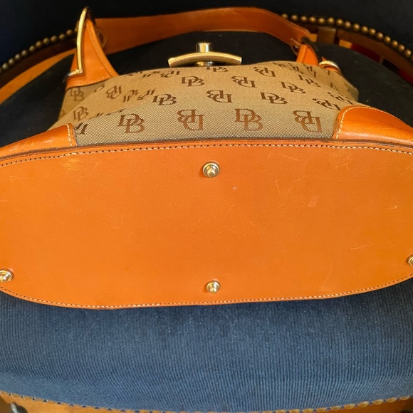 GORGEOUS VINTAGE DOONEY IN EXCELLENT CONDITION WAITING FOR YOU! - Picture 4 of 16